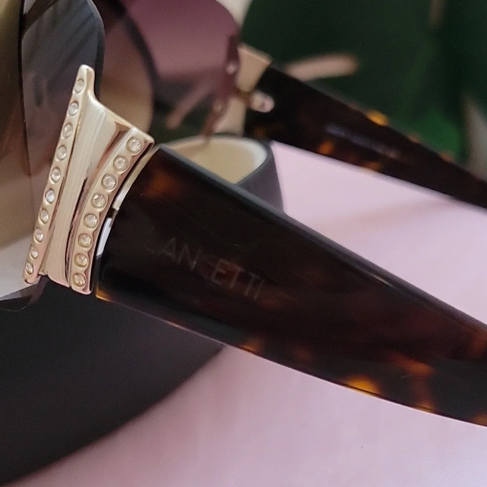 ✨️LANCETTI✨️ Vintage Women's Edgy Yet Sophisticated Sunglasses✨️ - Picture 2 of 8